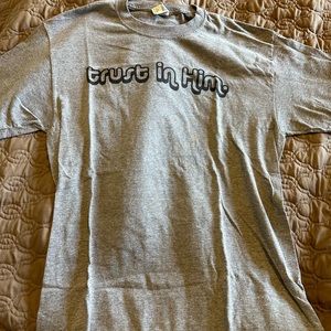 T shirt grey size medium